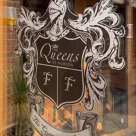 The Queens At Horton เทลฟอร์ด ภายนอก รูปภาพ