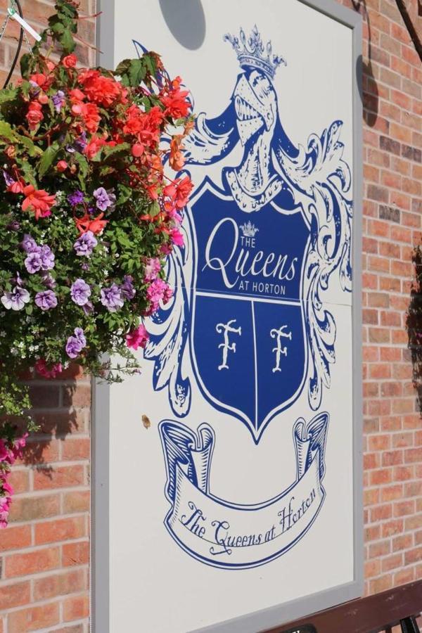 The Queens At Horton เทลฟอร์ด ภายนอก รูปภาพ